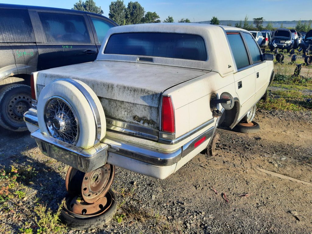 CHRYSLER NEW YORKER 1988