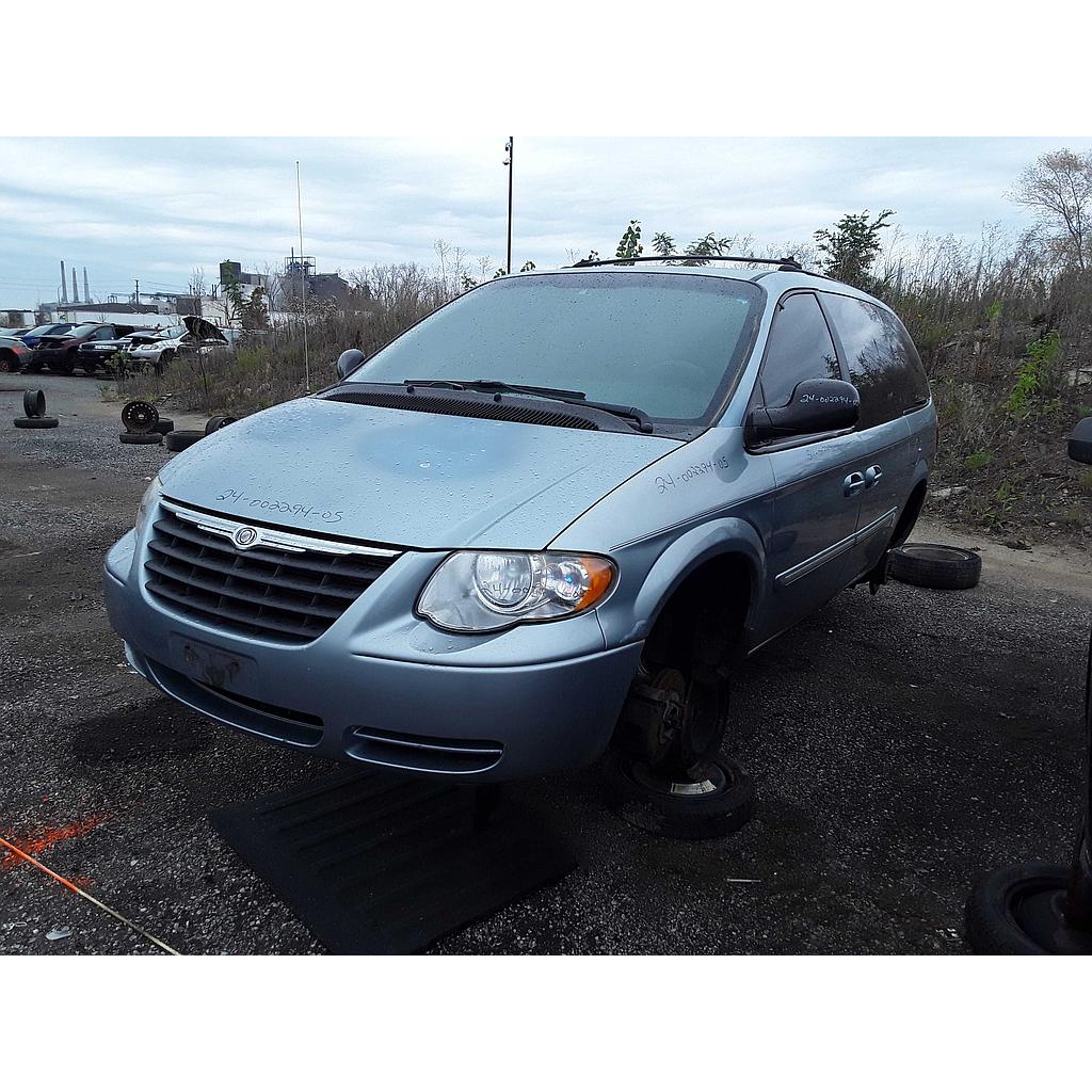 CHRYSLER TOWN & COUNTRY 2005