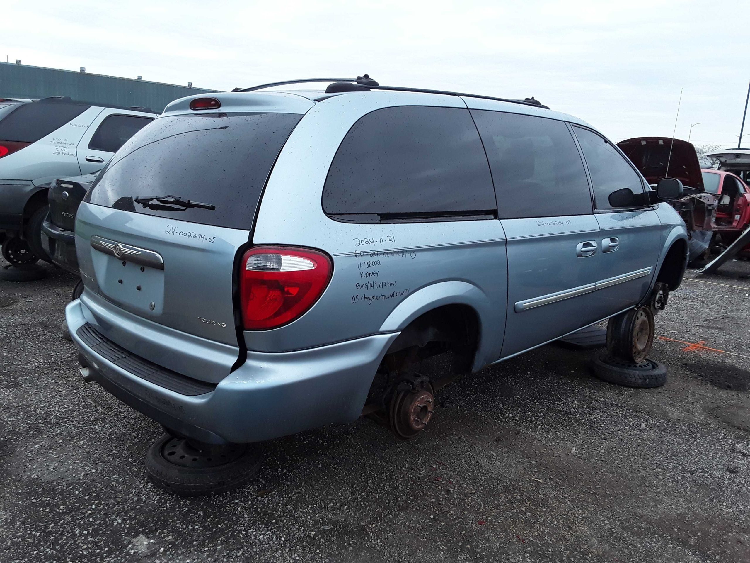 CHRYSLER TOWN & COUNTRY 2005