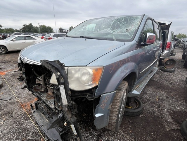 CHRYSLER TOWN & COUNTRY 2010