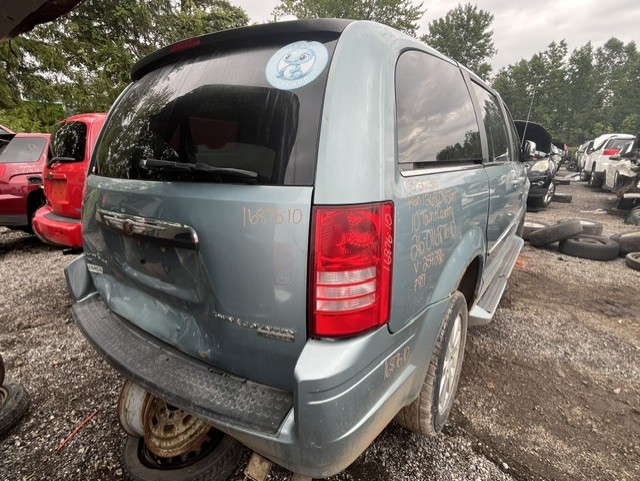 CHRYSLER TOWN & COUNTRY 2010