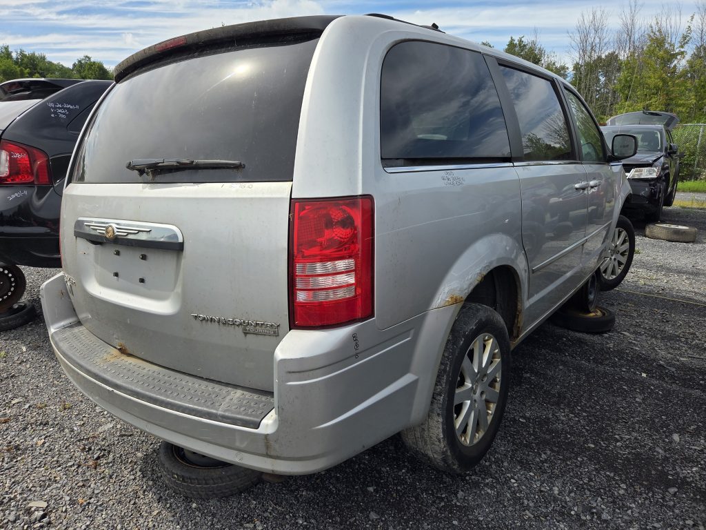 CHRYSLER TOWN & COUNTRY 2010