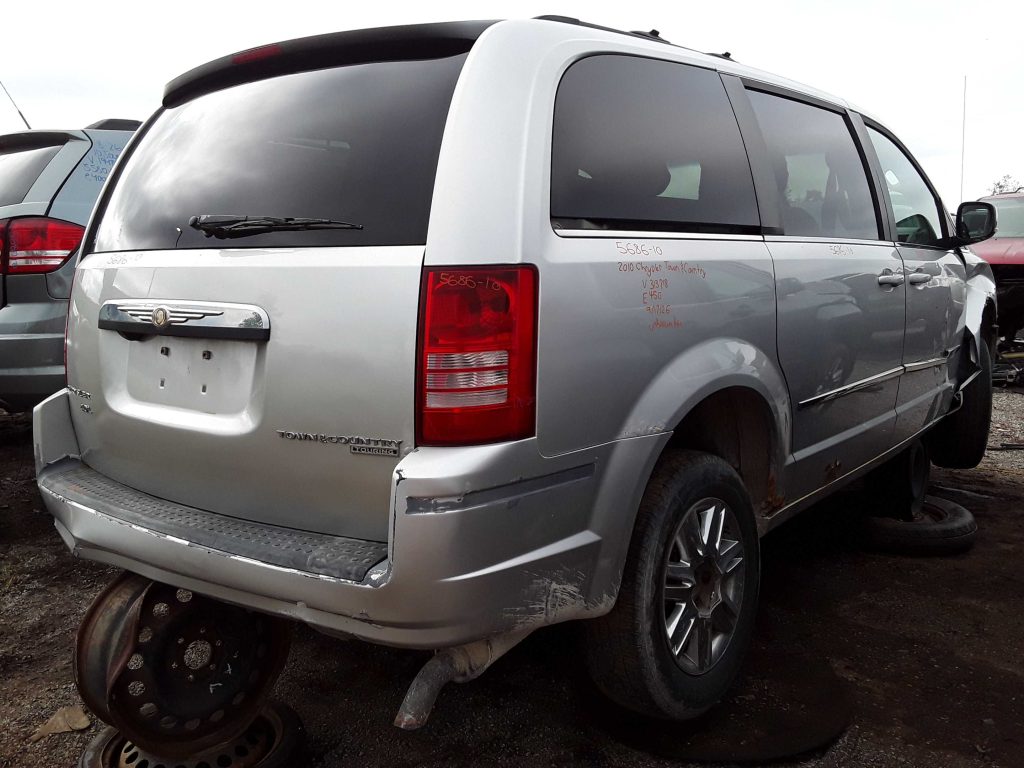 CHRYSLER TOWN & COUNTRY 2010