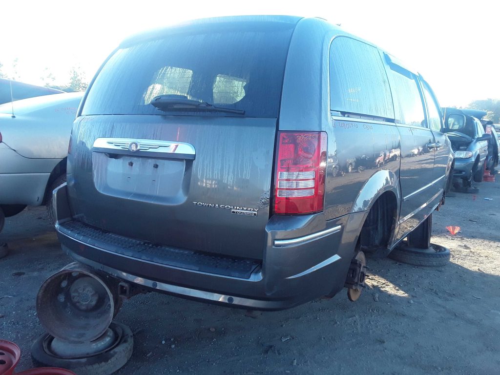 CHRYSLER TOWN & COUNTRY 2010