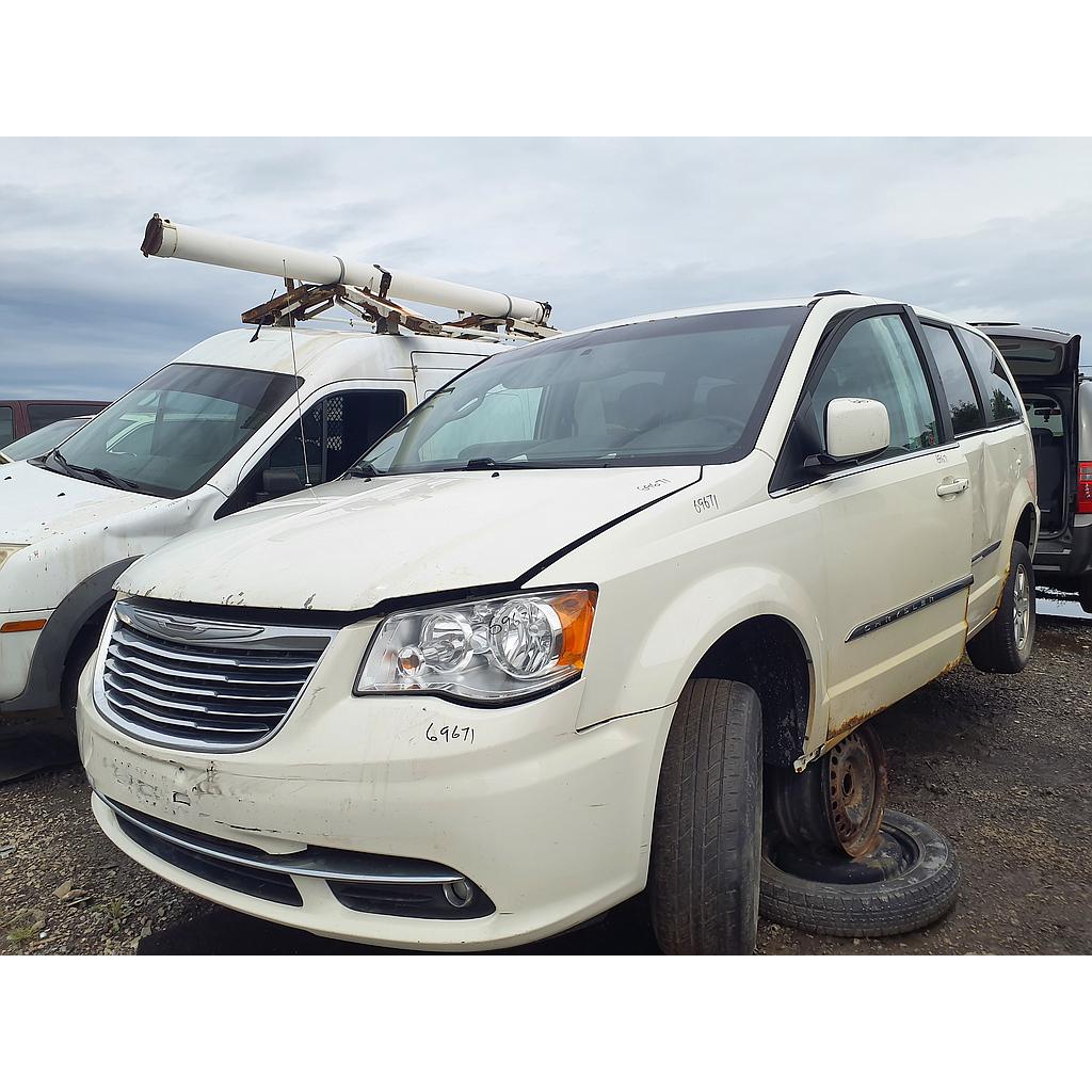 CHRYSLER TOWN & COUNTRY 2012