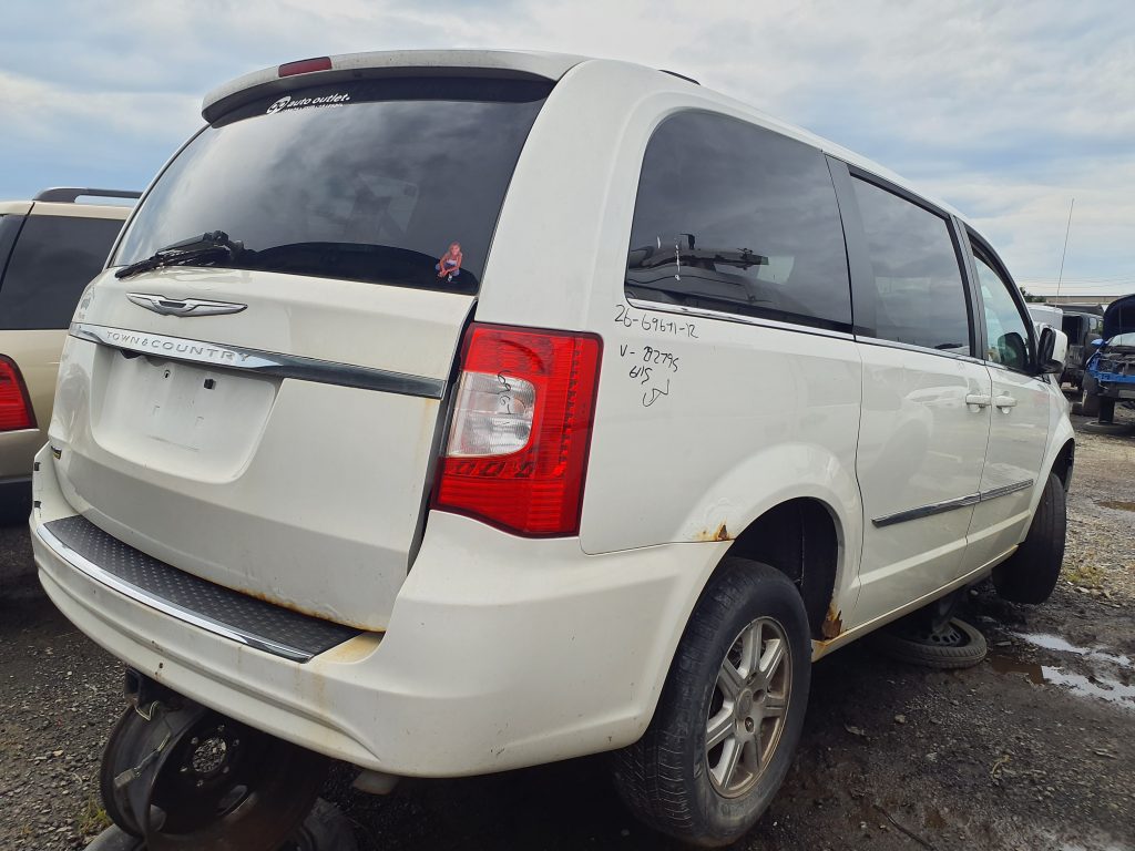 CHRYSLER TOWN & COUNTRY 2012