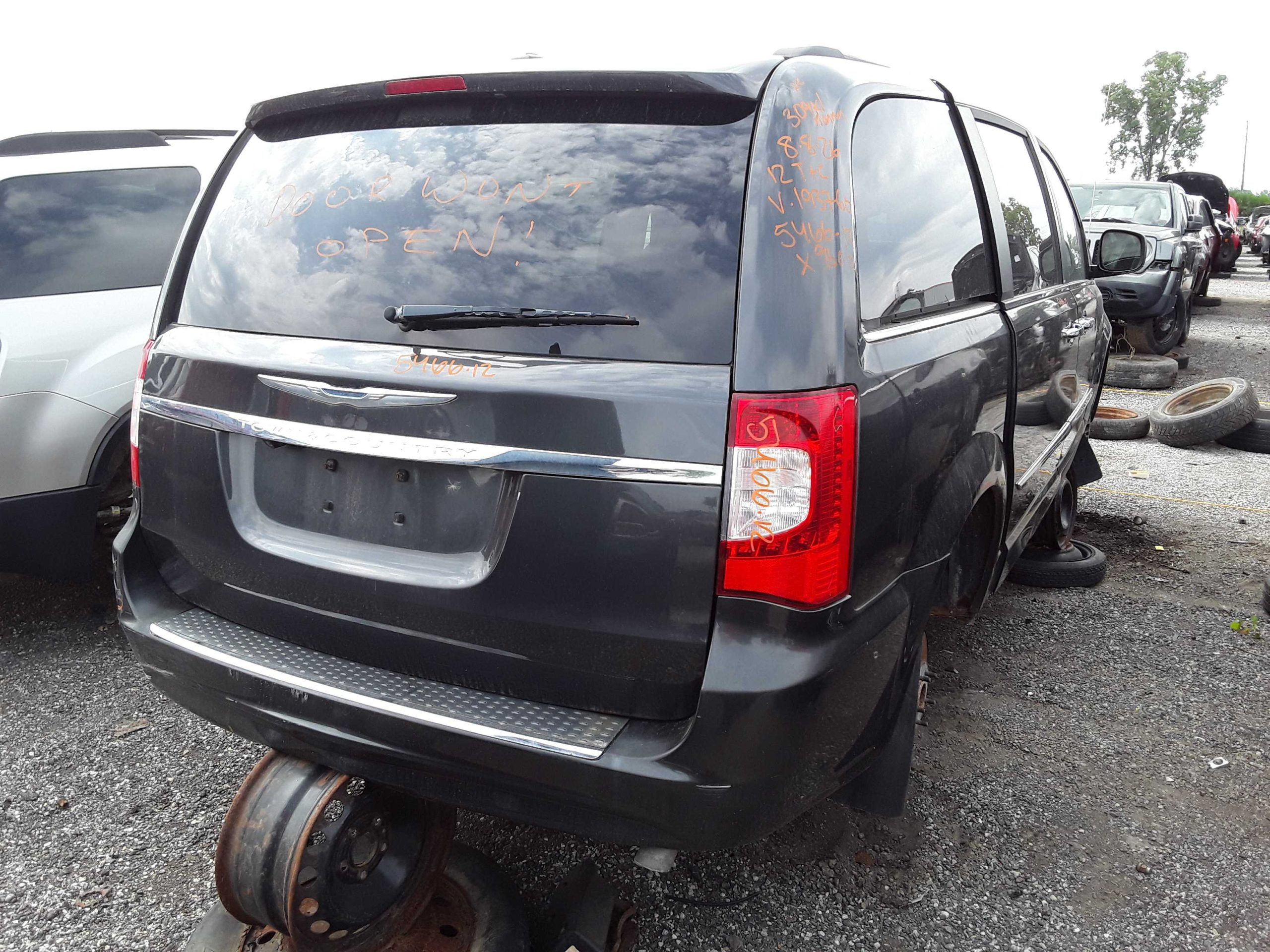 CHRYSLER TOWN & COUNTRY 2012