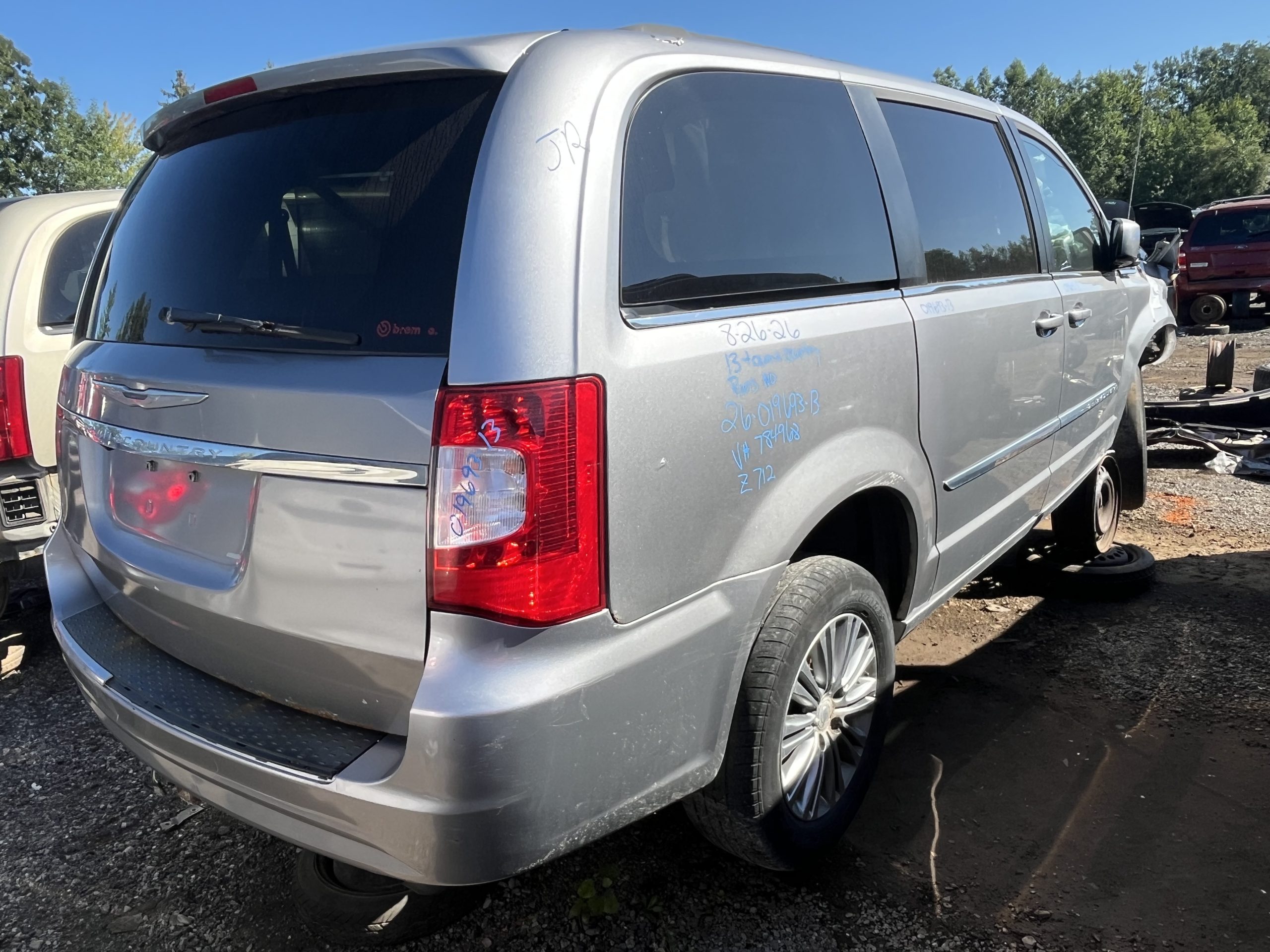 CHRYSLER TOWN & COUNTRY 2013
