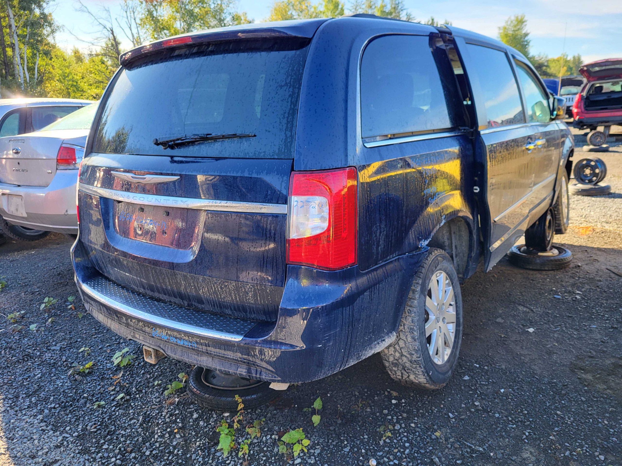 CHRYSLER TOWN & COUNTRY 2013