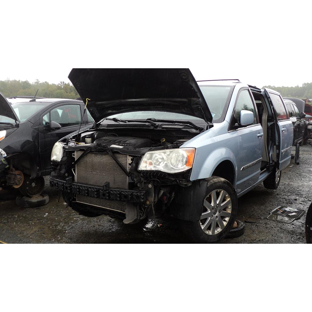 CHRYSLER TOWN & COUNTRY 2013