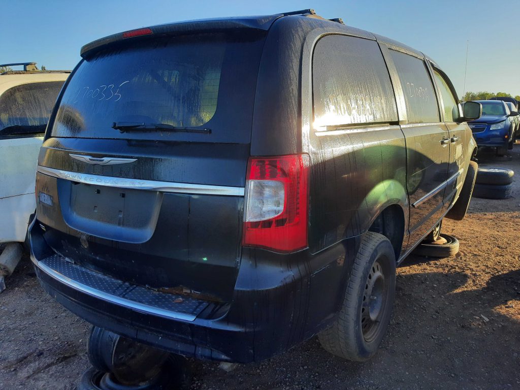 CHRYSLER TOWN & COUNTRY 2016