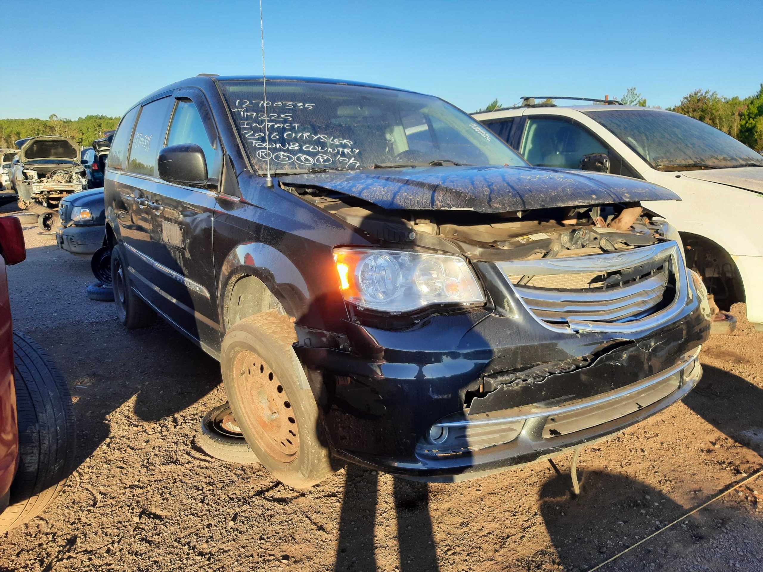 CHRYSLER TOWN & COUNTRY 2016