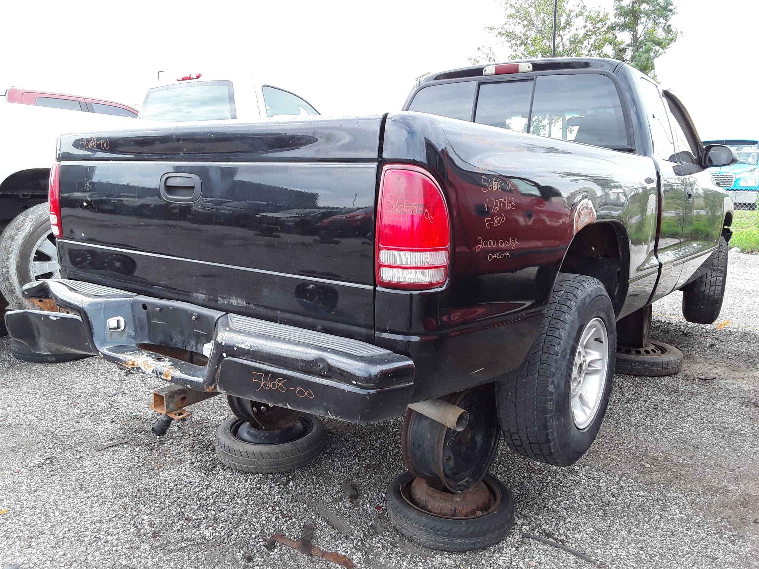 DODGE DAKOTA 2000