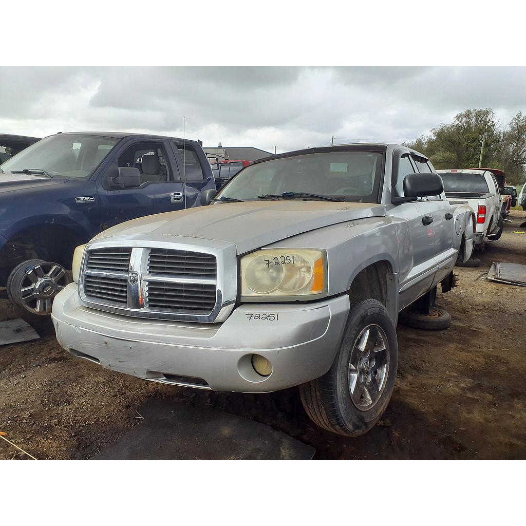 DODGE DAKOTA 2005