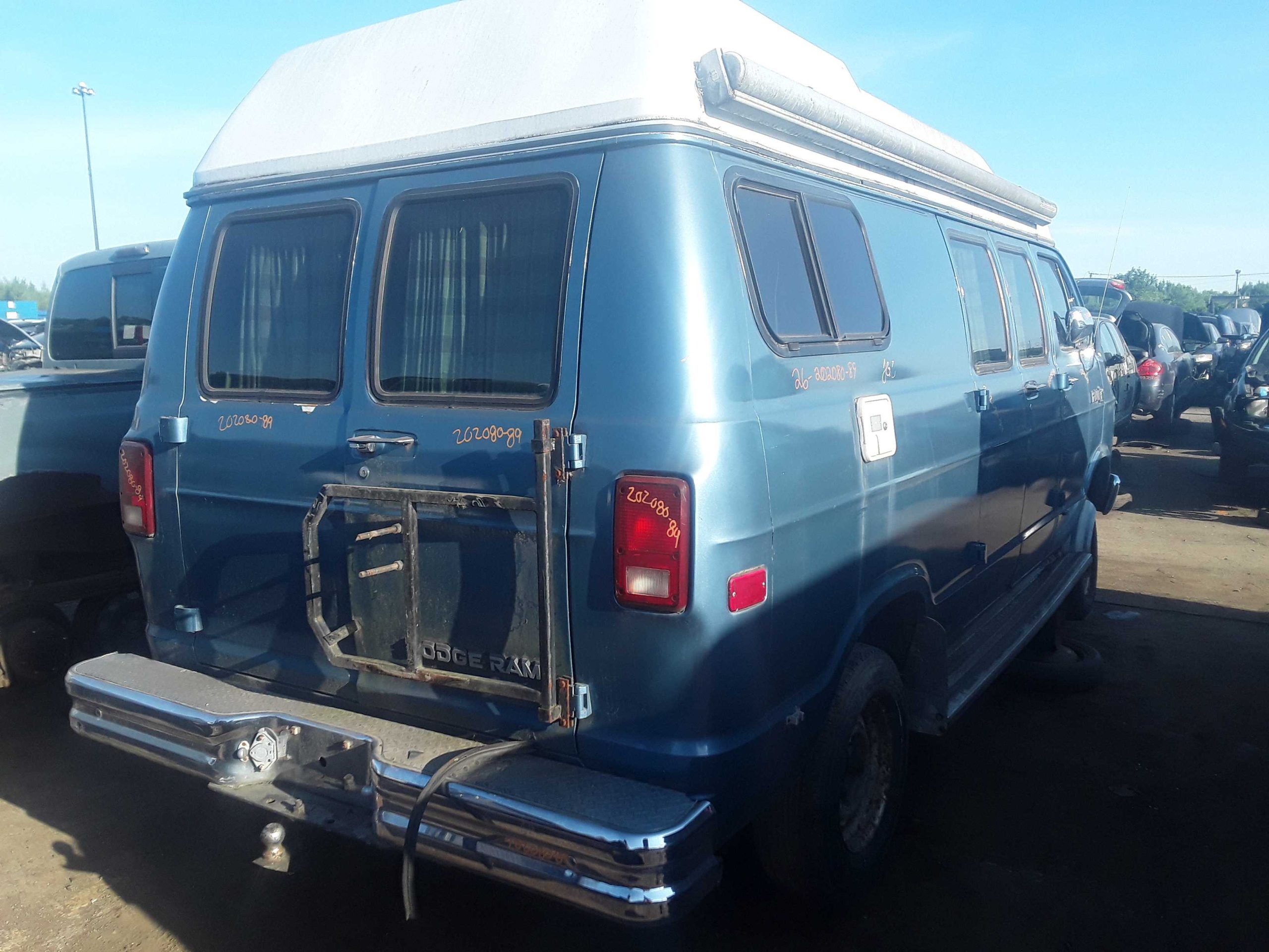 DODGE RAM VAN 1989