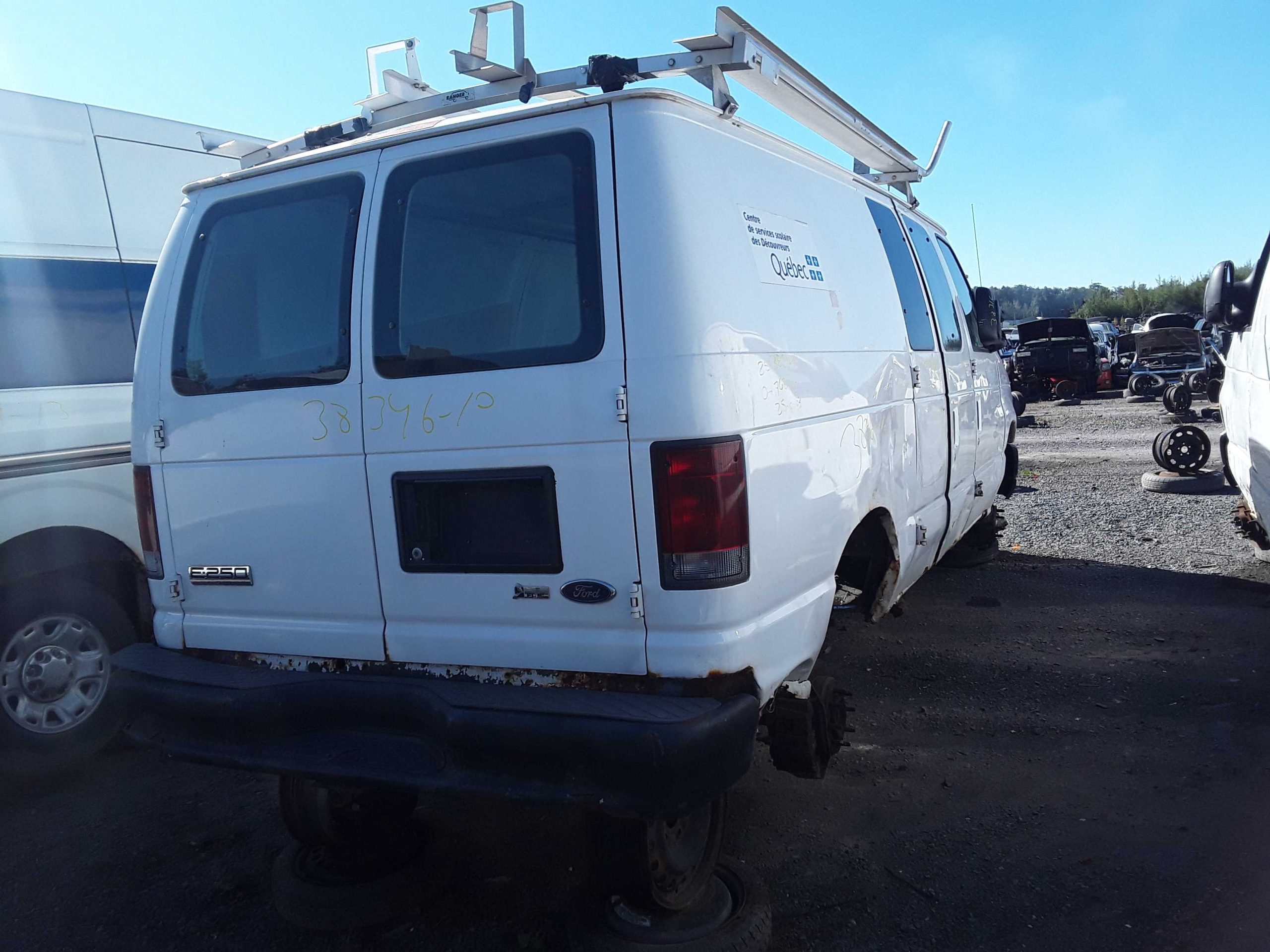 FORD ECONOLINE 2010