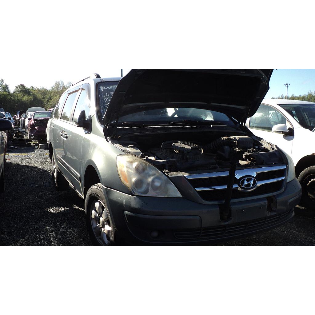 HYUNDAI ENTOURAGE 2008