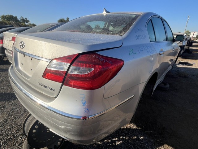 HYUNDAI GENESIS 2012