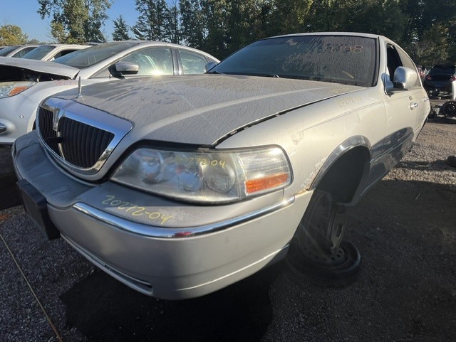 LINCOLN TOWN CAR 2004