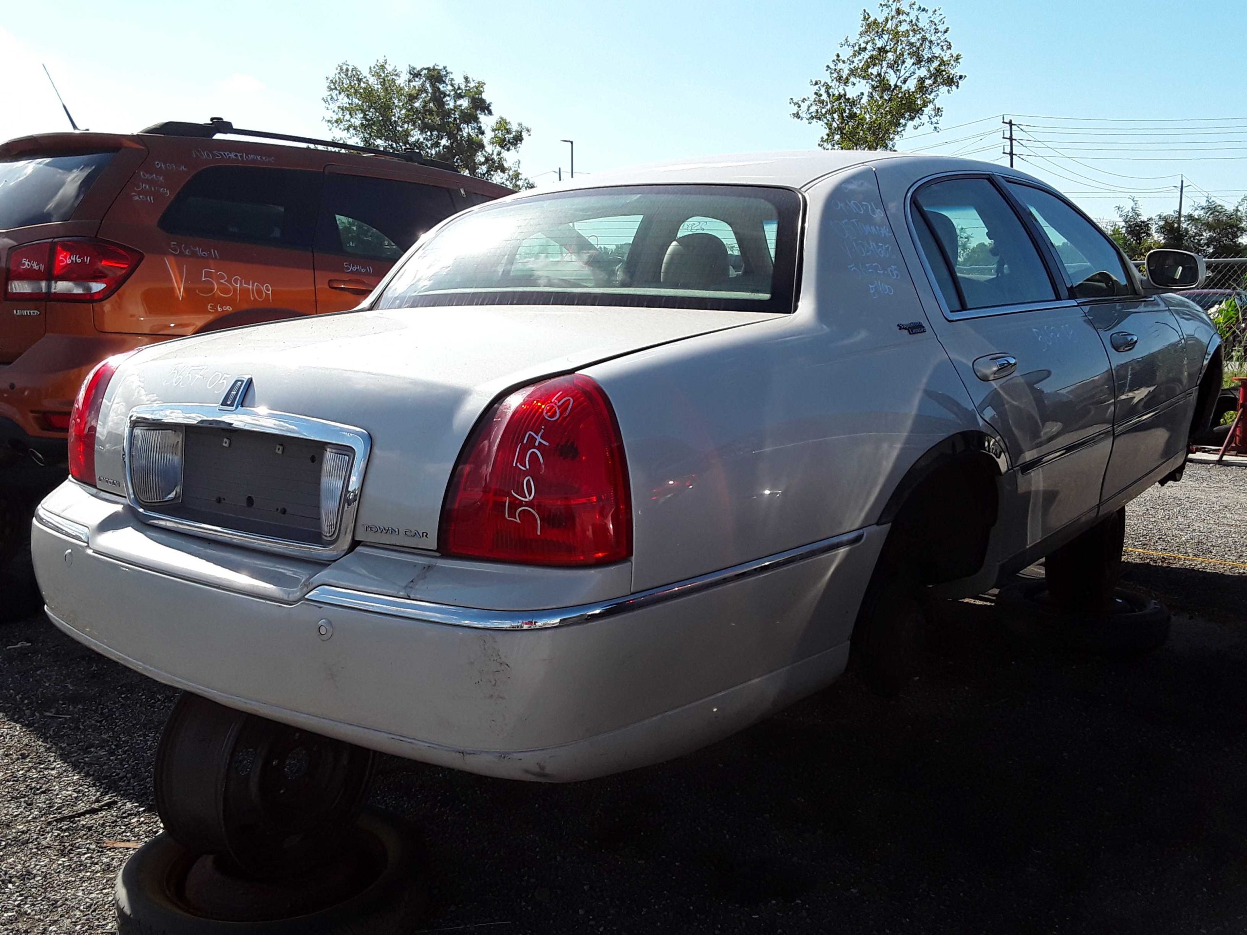 LINCOLN TOWN CAR 2005