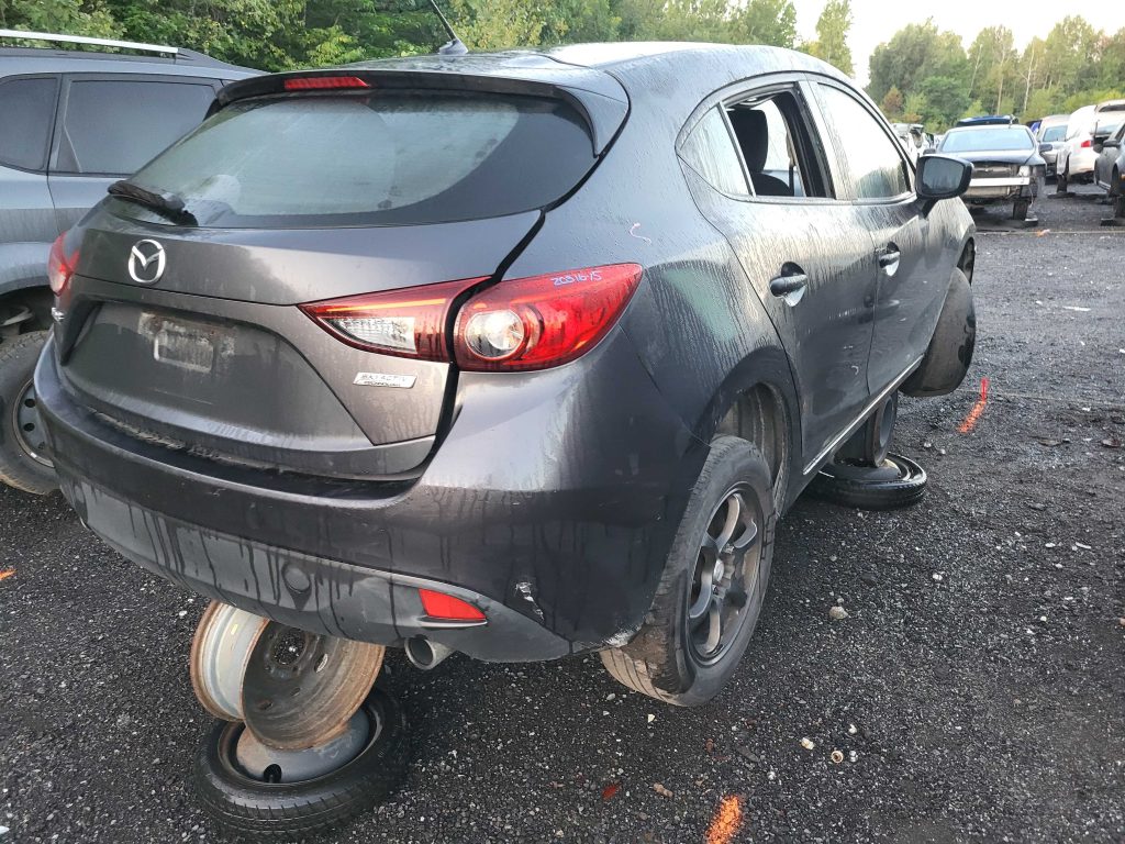 MAZDA MAZDA3 2015