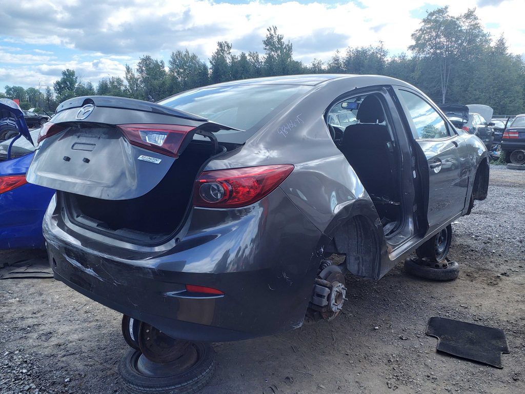 MAZDA MAZDA3 2015