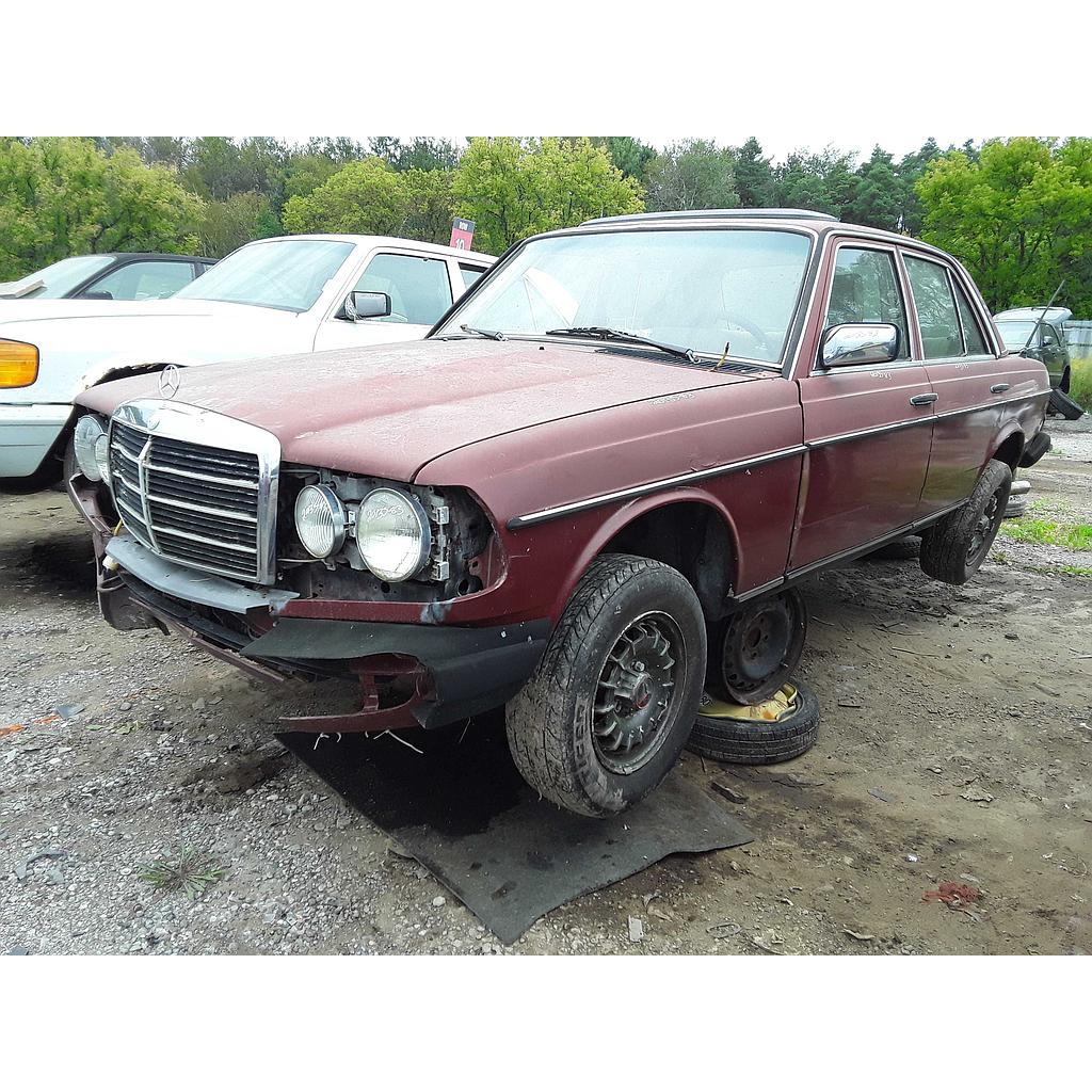 MERCEDES-BENZ 240 SERIES 1983