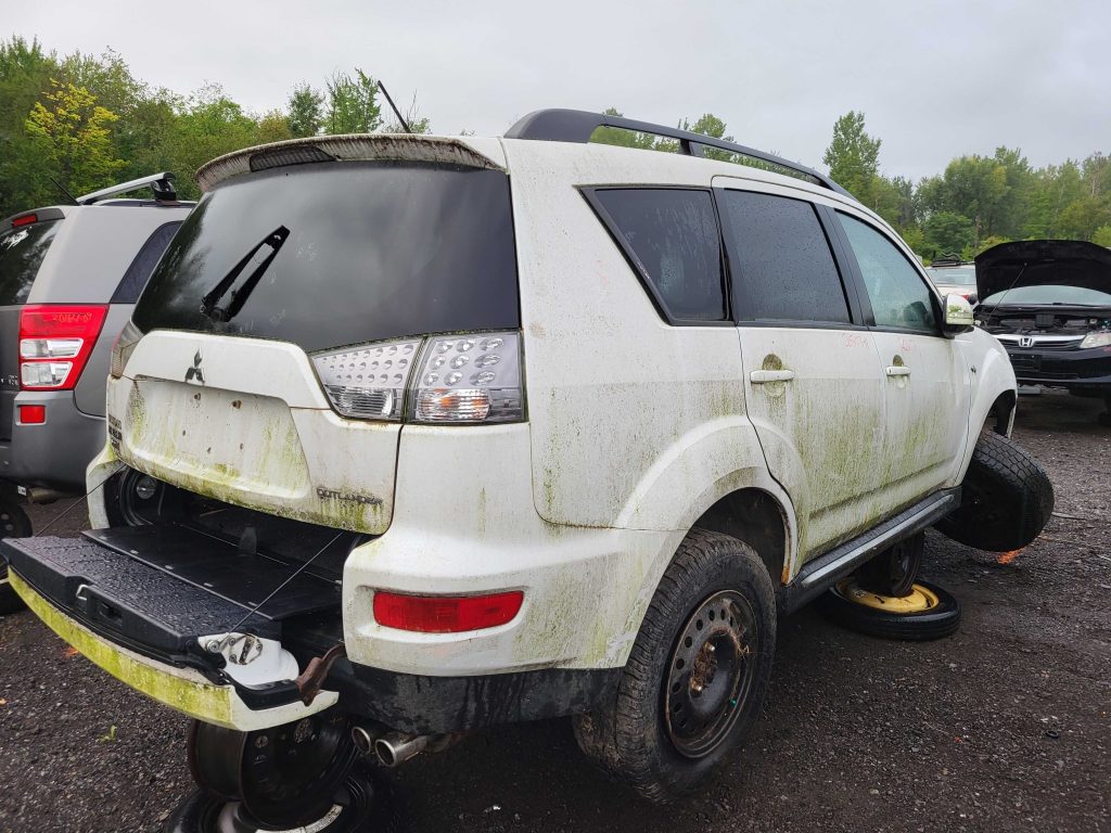 MITSUBISHI OUTLANDER 2011