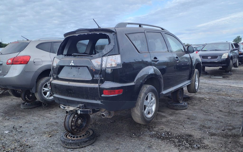 MITSUBISHI OUTLANDER 2011