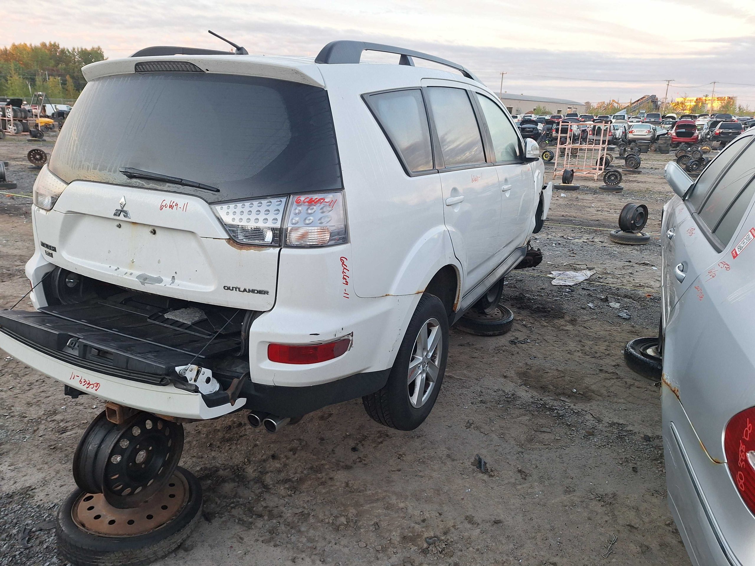 MITSUBISHI OUTLANDER 2011