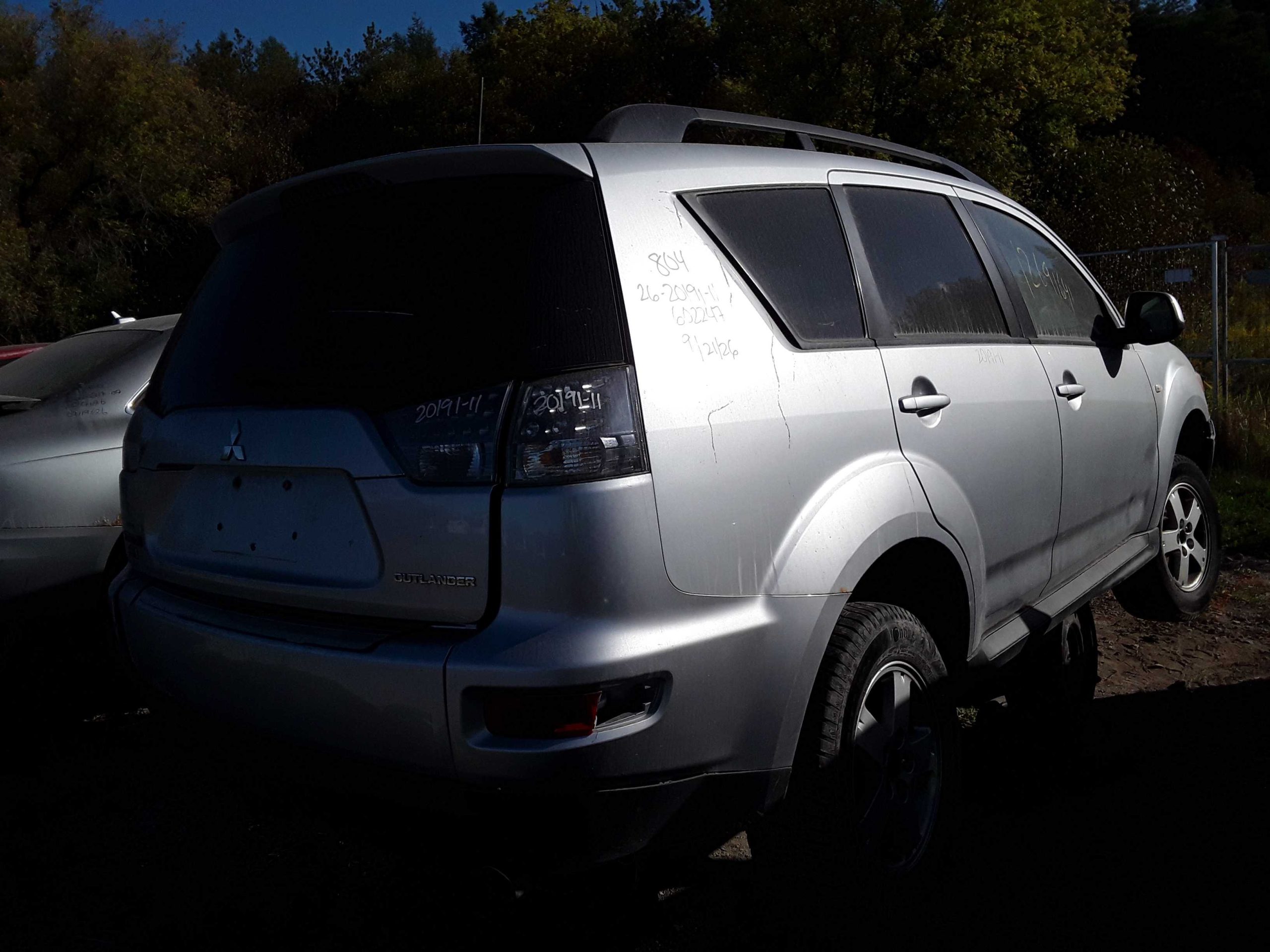 MITSUBISHI OUTLANDER 2011