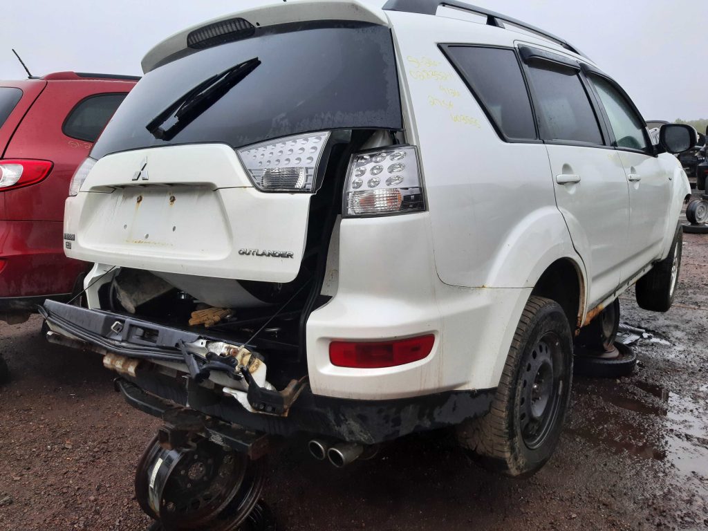 MITSUBISHI OUTLANDER 2011