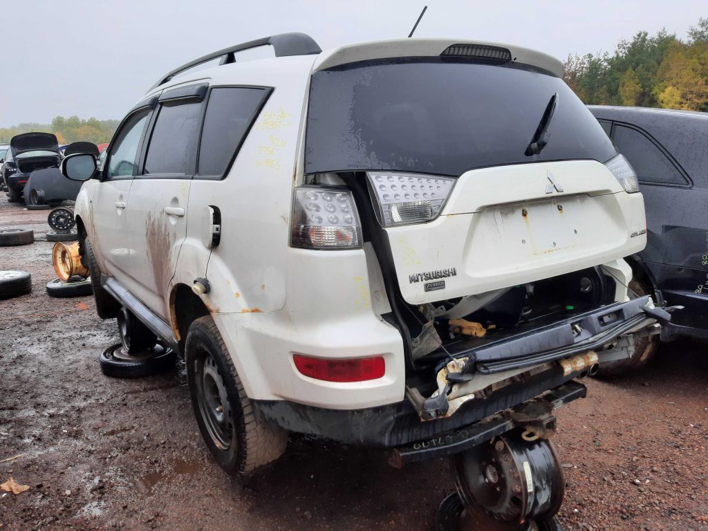 MITSUBISHI OUTLANDER 2011