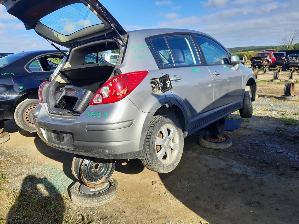 NISSAN VERSA 2010