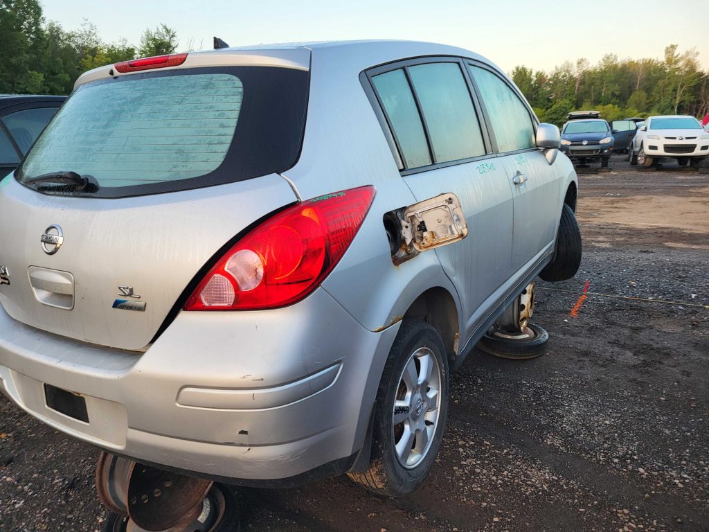 NISSAN VERSA 2010