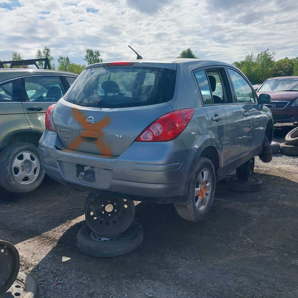 NISSAN VERSA 2010