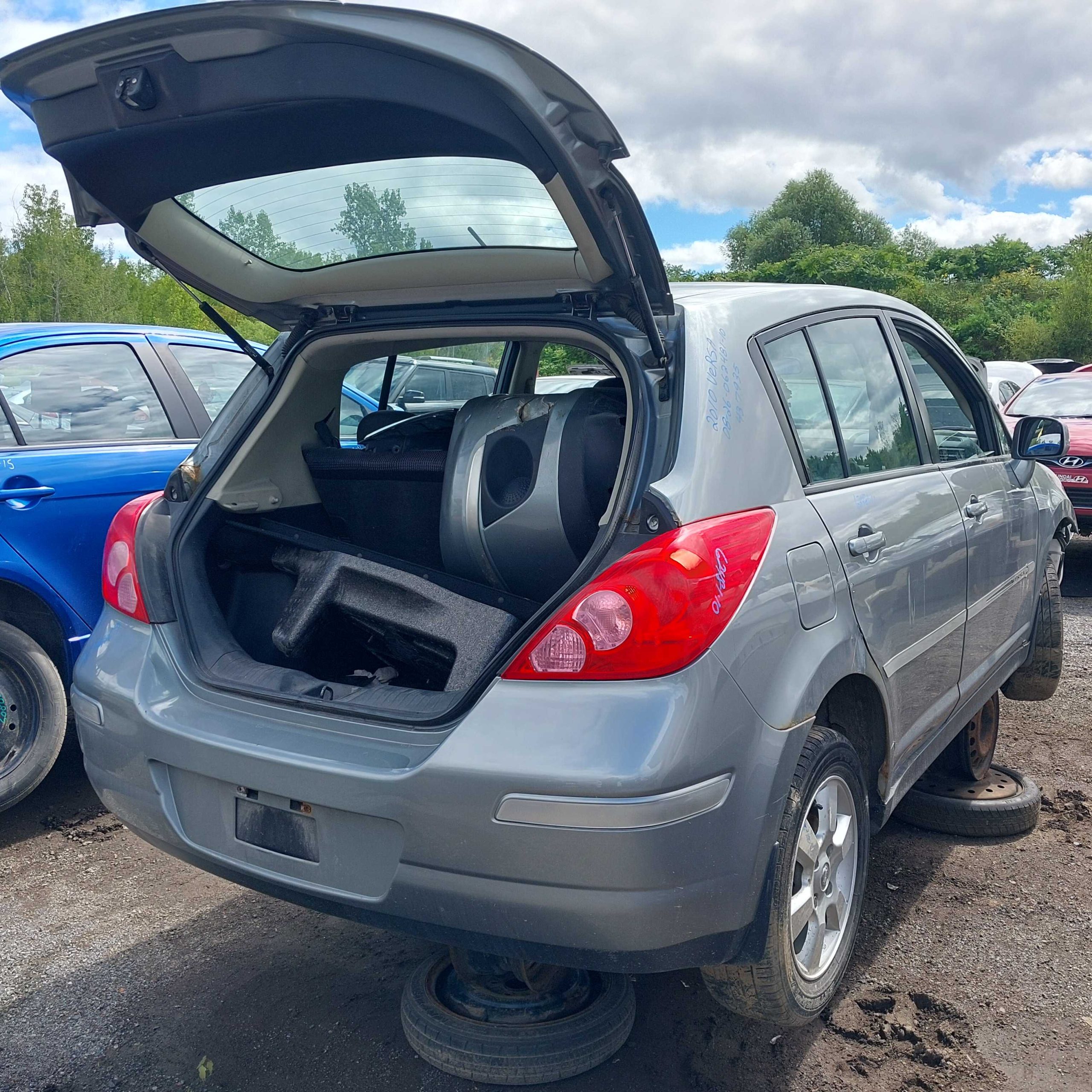 NISSAN VERSA 2010