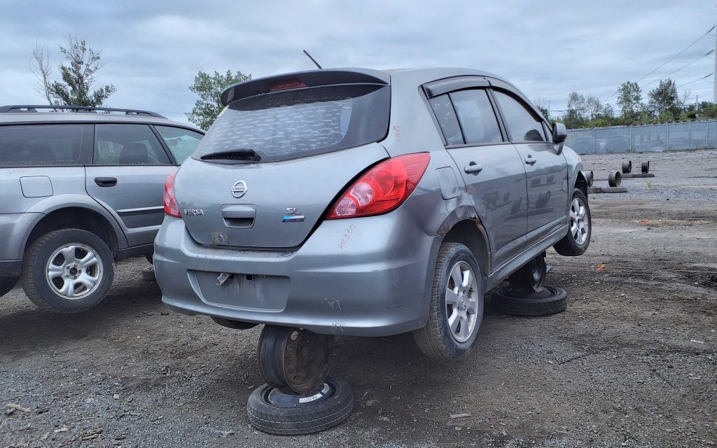 NISSAN VERSA 2010