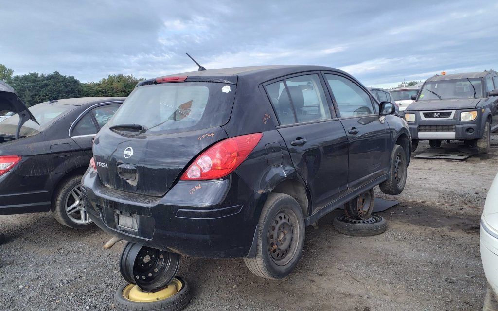 NISSAN VERSA 2010