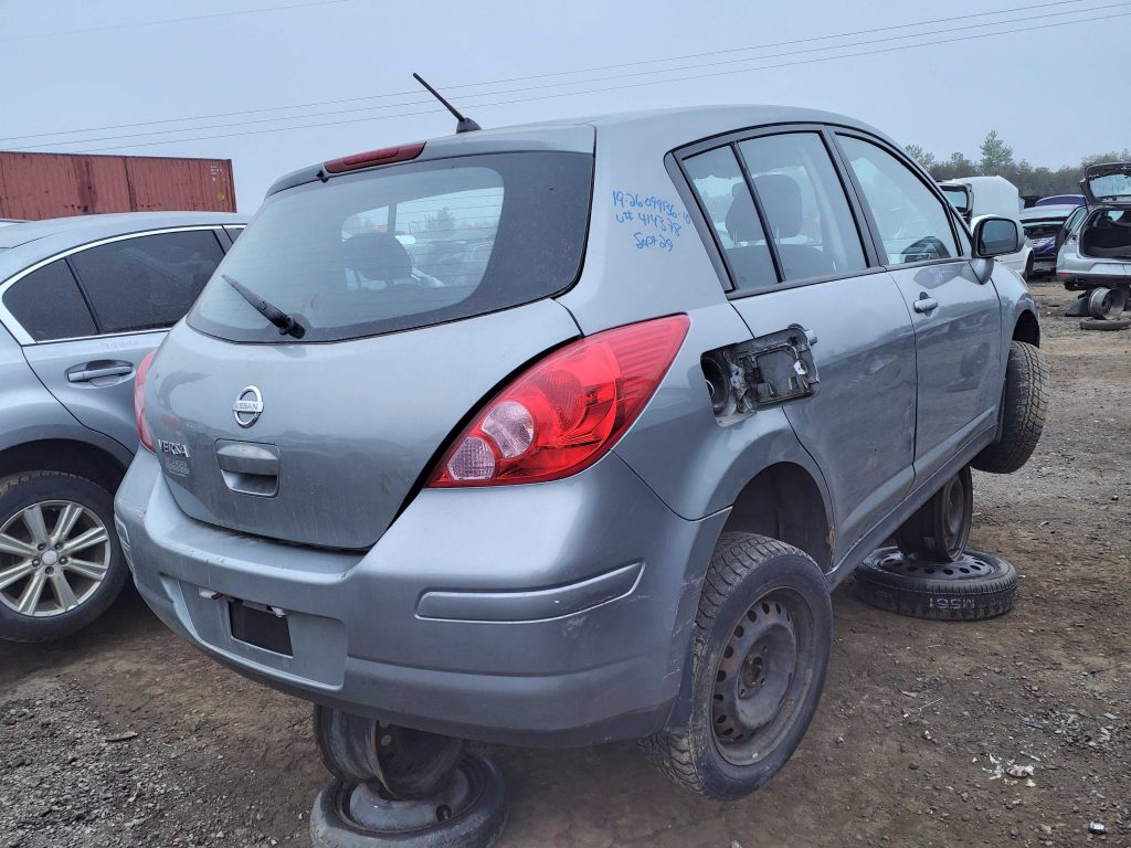 NISSAN VERSA 2010