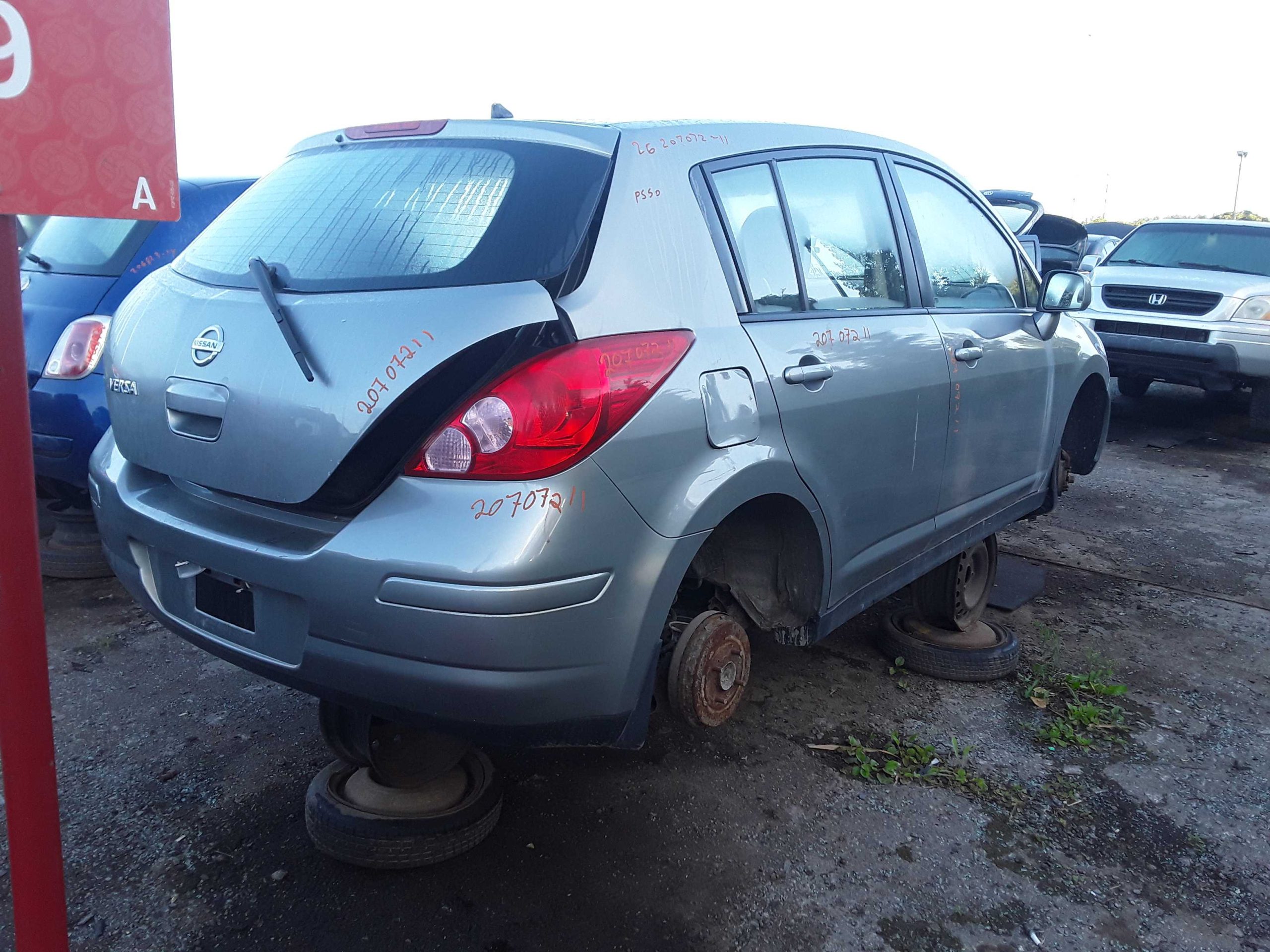 NISSAN VERSA 2011