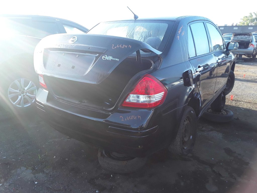 NISSAN VERSA 2011