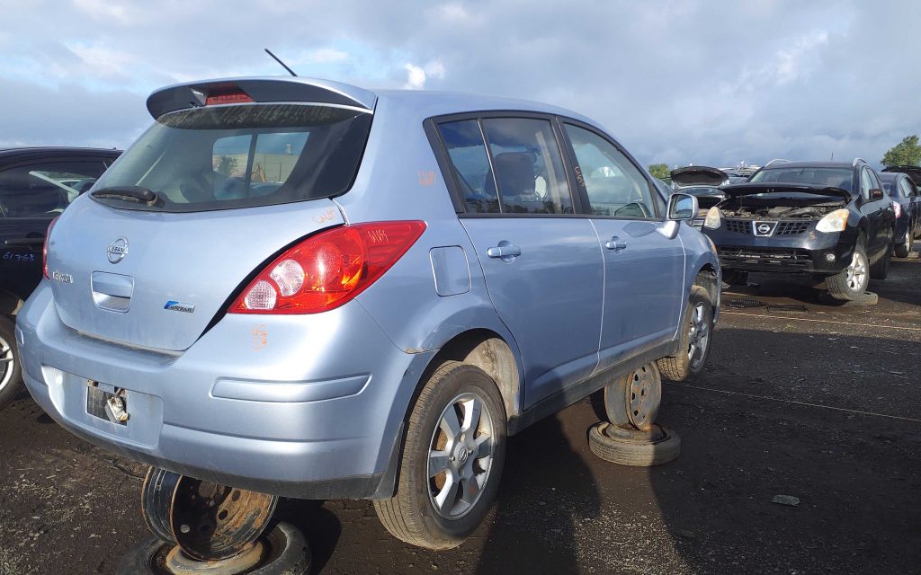 NISSAN VERSA 2011