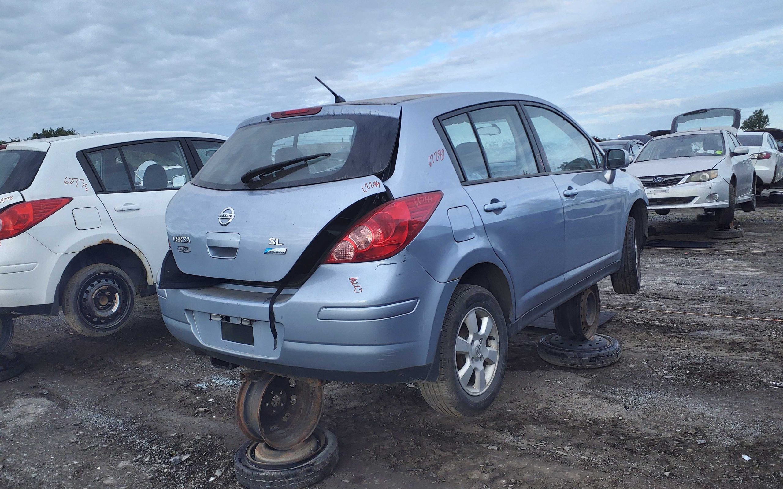 NISSAN VERSA 2011