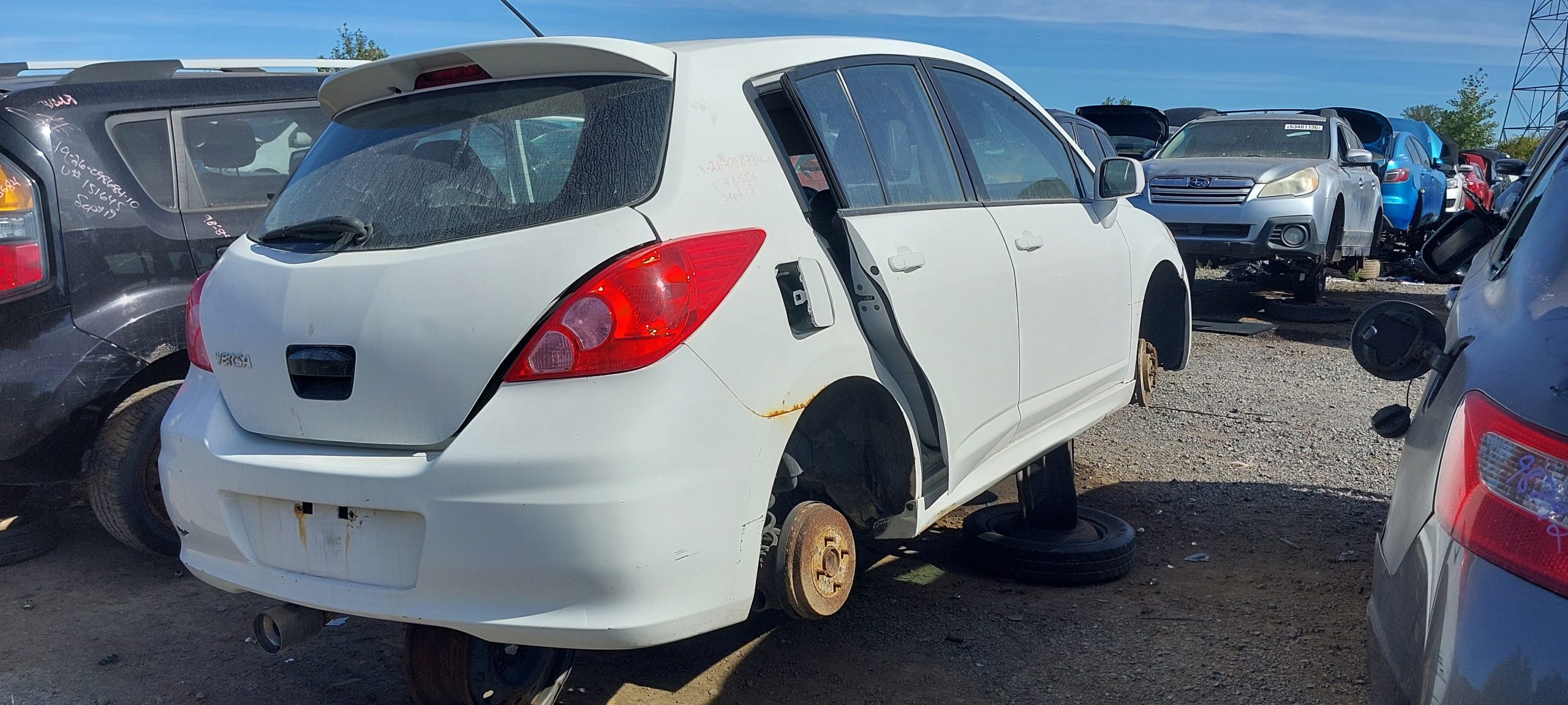 NISSAN VERSA 2011