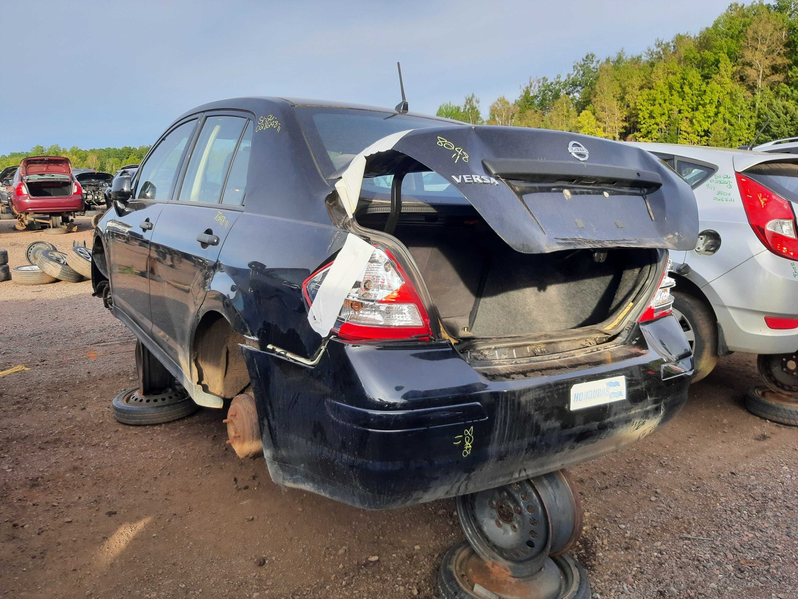 NISSAN VERSA 2011
