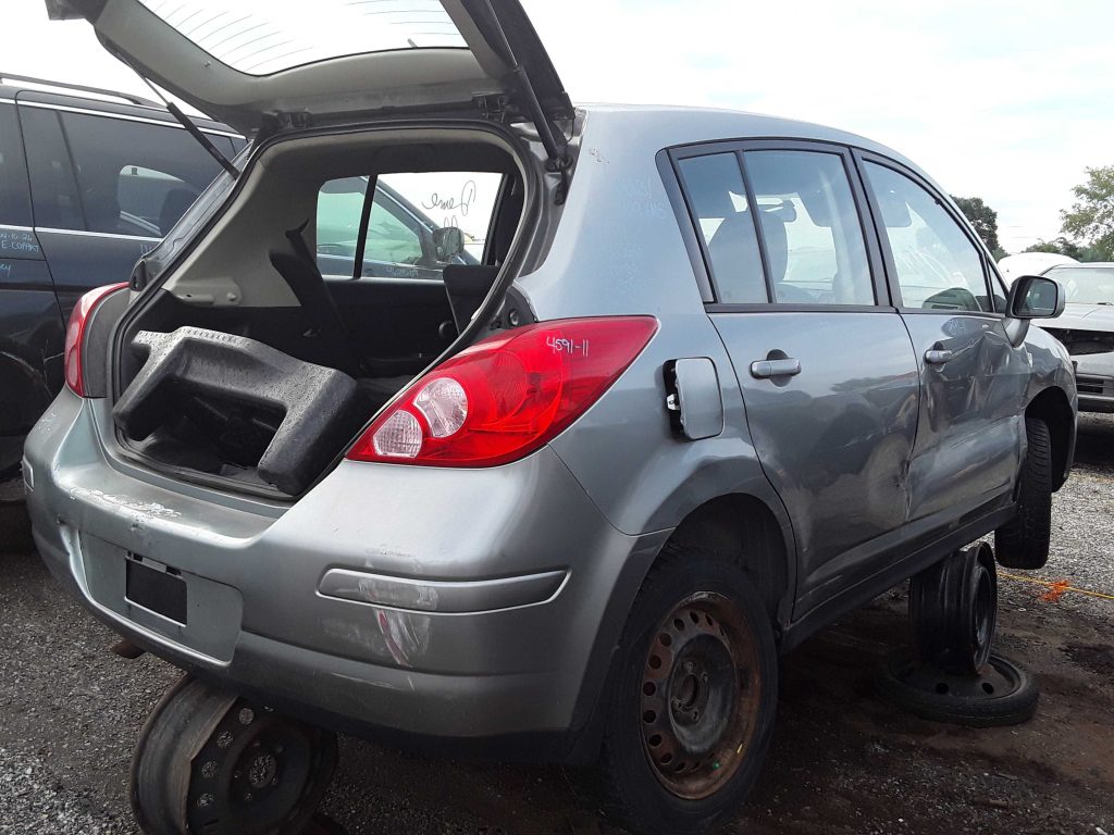 NISSAN VERSA 2011