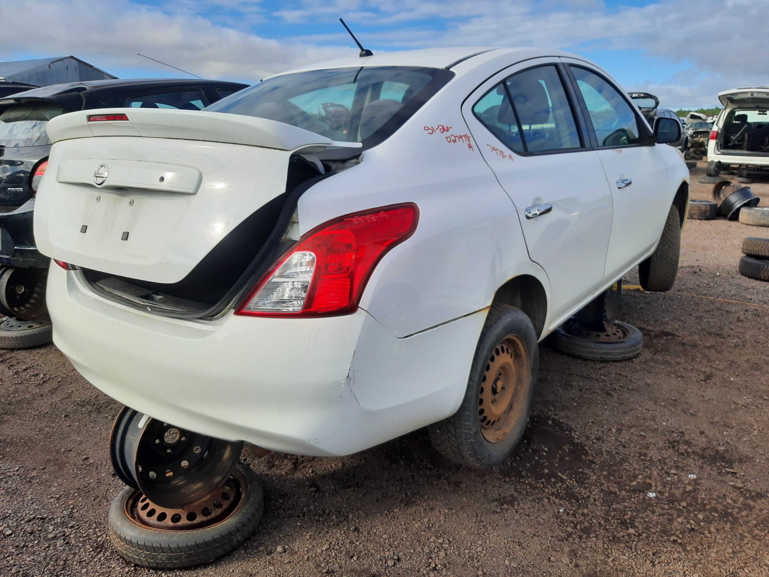 NISSAN VERSA 2014