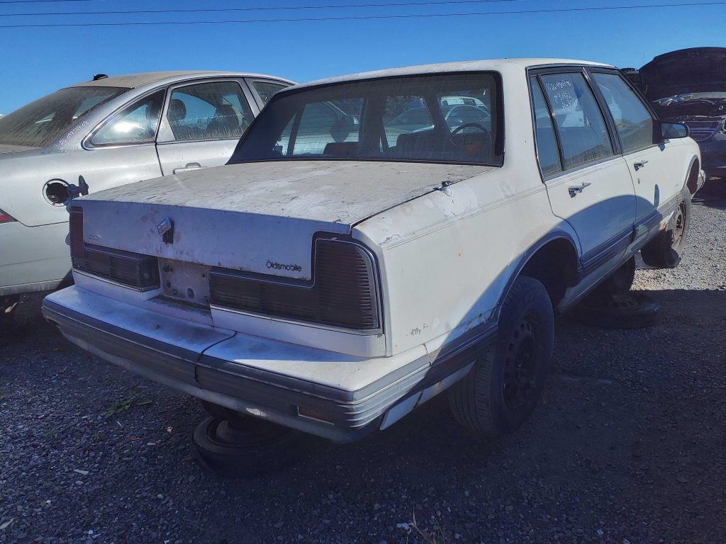 OLDSMOBILE DELTA 88 1990