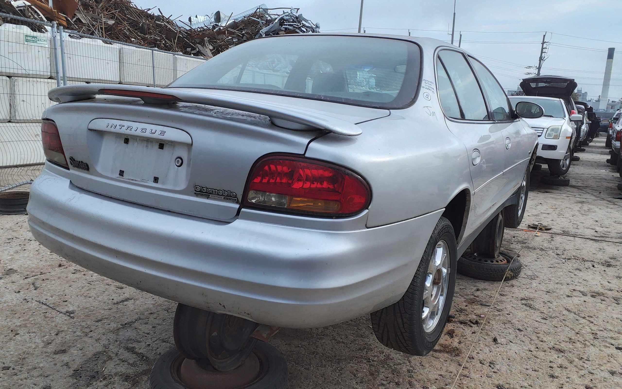 OLDSMOBILE INTRIGUE 2000